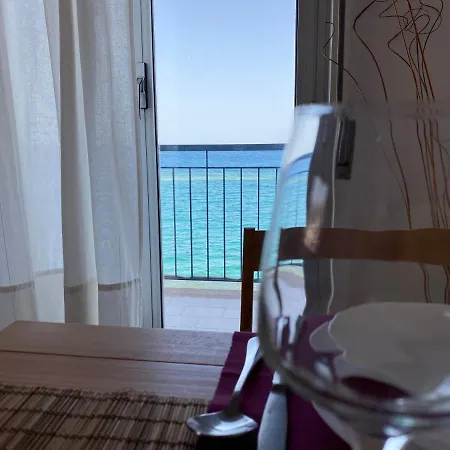 Mari Giardini-Naxos